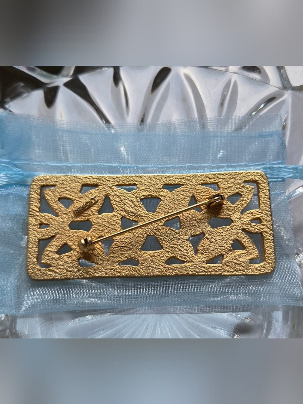 Vintage JJ 1988, Signed Gold Tone Rectangular Celtic Knot Brooch Pin - Picture 2 of 4